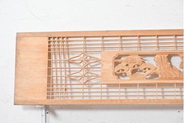 ヴィンテージ建具　昭和後期　彫刻入り　松竹梅の意匠と繊細な組子が美しい欄間2枚セット　(R-088986)