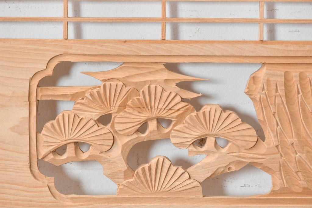 ヴィンテージ建具　昭和後期　彫刻入り　松竹梅の意匠と繊細な組子が美しい欄間2枚セット　(R-088986)