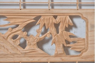 ヴィンテージ建具　昭和後期　彫刻入り　松竹梅の意匠と繊細な組子が美しい欄間2枚セット　(R-088986)