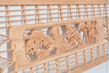 ヴィンテージ建具　昭和後期　彫刻入り　松竹梅の意匠と繊細な組子が美しい欄間2枚セット　(R-088986)