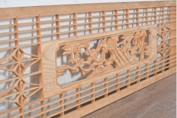ヴィンテージ建具　昭和後期　彫刻入り　松竹梅の意匠と繊細な組子が美しい欄間2枚セット　(R-088986)