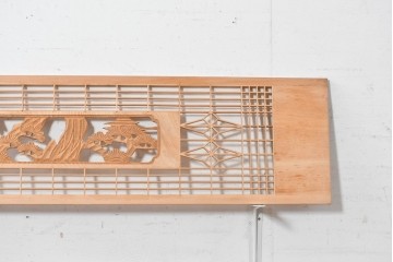 ヴィンテージ建具　昭和後期　彫刻入り　松竹梅の意匠と繊細な組子が美しい欄間2枚セット　(R-088987)