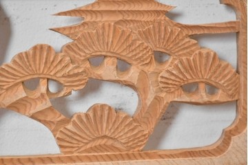 ヴィンテージ建具　昭和後期　彫刻入り　松竹梅の意匠と繊細な組子が美しい欄間2枚セット　(R-088987)
