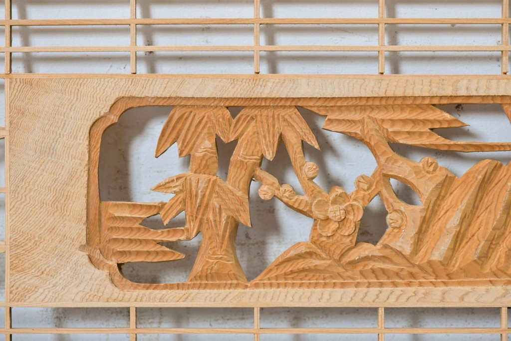 ヴィンテージ建具　昭和後期　彫刻入り　松竹梅の意匠と繊細な組子が美しい欄間2枚セット　(R-088987)
