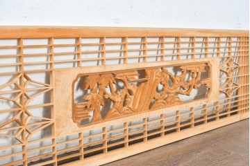 ヴィンテージ建具　昭和後期　彫刻入り　松竹梅の意匠と繊細な組子が美しい欄間2枚セット　(R-088987)