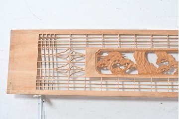 ヴィンテージ建具　昭和後期　彫刻入り　松竹梅の意匠と繊細な組子が美しい欄間2枚セット　(R-088987)