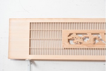 ヴィンテージ建具　昭和後期　筬格子に鶴と松の立体彫刻が映える欄間2枚セット　(R-088988)