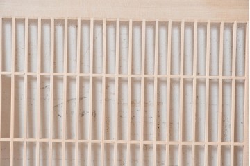 ヴィンテージ建具　昭和後期　筬格子に鶴と松の立体彫刻が映える欄間2枚セット　(R-088988)