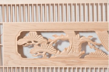 ヴィンテージ建具　昭和後期　筬格子に鶴と松の立体彫刻が映える欄間2枚セット　(R-088988)