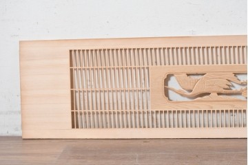ヴィンテージ建具　昭和後期　筬格子に鶴と松の立体彫刻が映える欄間2枚セット　(R-088988)