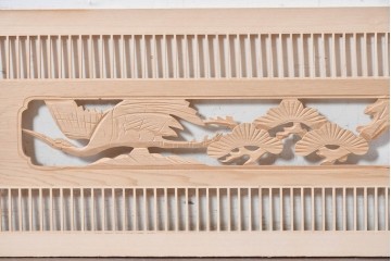 ヴィンテージ建具　昭和後期　筬格子に鶴と松の立体彫刻が映える欄間2枚セット　(R-088988)