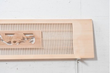 ヴィンテージ建具　昭和後期　筬格子に鶴と松の立体彫刻が映える欄間2枚セット　(R-088989)