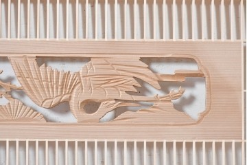 ヴィンテージ建具　昭和後期　筬格子に鶴と松の立体彫刻が映える欄間2枚セット　(R-088989)