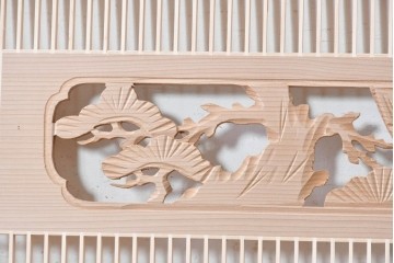 ヴィンテージ建具　昭和後期　筬格子に鶴と松の立体彫刻が映える欄間2枚セット　(R-088989)