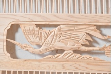 ヴィンテージ建具　昭和後期　筬格子に鶴と松の立体彫刻が映える欄間2枚セット　(R-088990)