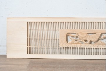 ヴィンテージ建具　昭和後期　筬格子に鶴と松の立体彫刻が映える欄間2枚セット　(R-088990)