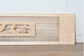 ヴィンテージ建具　昭和後期　筬格子に鶴と松の立体彫刻が映える欄間2枚セット　(R-088990)