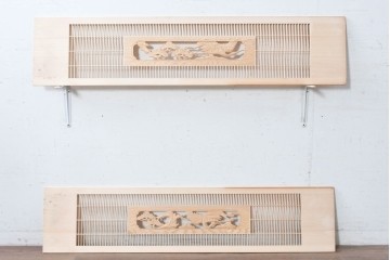 ヴィンテージ建具　昭和後期　筬格子に鶴と松の立体彫刻が映える欄間2枚セット　(R-088990)