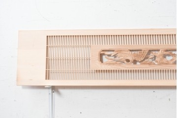 ヴィンテージ建具　昭和後期　筬格子に鶴と松の立体彫刻が映える欄間2枚セット　(R-088991)
