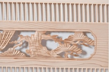 ヴィンテージ建具　昭和後期　筬格子に鶴と松の立体彫刻が映える欄間2枚セット　(R-088991)