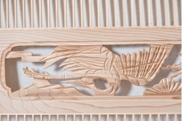 ヴィンテージ建具　昭和後期　筬格子に鶴と松の立体彫刻が映える欄間2枚セット　(R-088991)