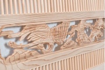 ヴィンテージ建具　昭和後期　筬格子に鶴と松の立体彫刻が映える欄間2枚セット　(R-088991)