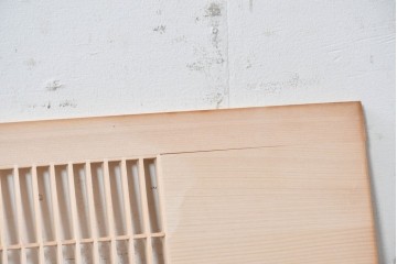 ヴィンテージ建具　昭和後期　筬格子に鶴と松の立体彫刻が映える欄間2枚セット　(R-088992)