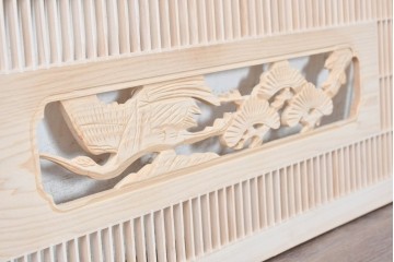 ヴィンテージ建具　昭和後期　筬格子に鶴と松の立体彫刻が映える欄間2枚セット　(R-088992)