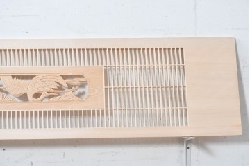 ヴィンテージ建具　昭和後期　筬格子に鶴と松の立体彫刻が映える欄間2枚セット　(R-088992)