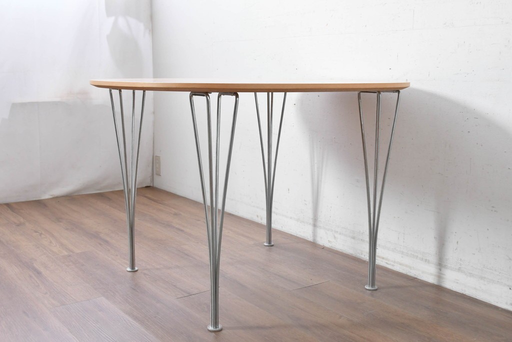 デンマークヴィンテージ　FRITZ HANSEN(フリッツハンセン)　数学的曲線でデザインされたスーパー円テーブル　現行定価約34万円　(R-088999)