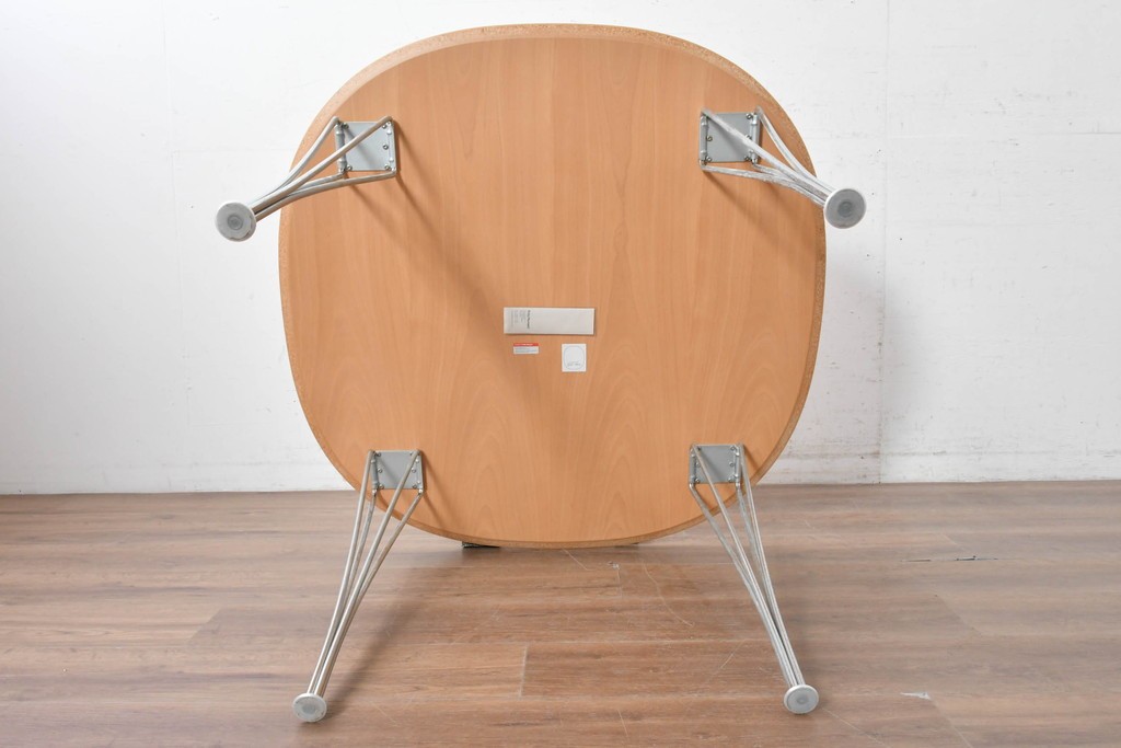 デンマークヴィンテージ　FRITZ HANSEN(フリッツハンセン)　数学的曲線でデザインされたスーパー円テーブル　現行定価約34万円　(R-088999)
