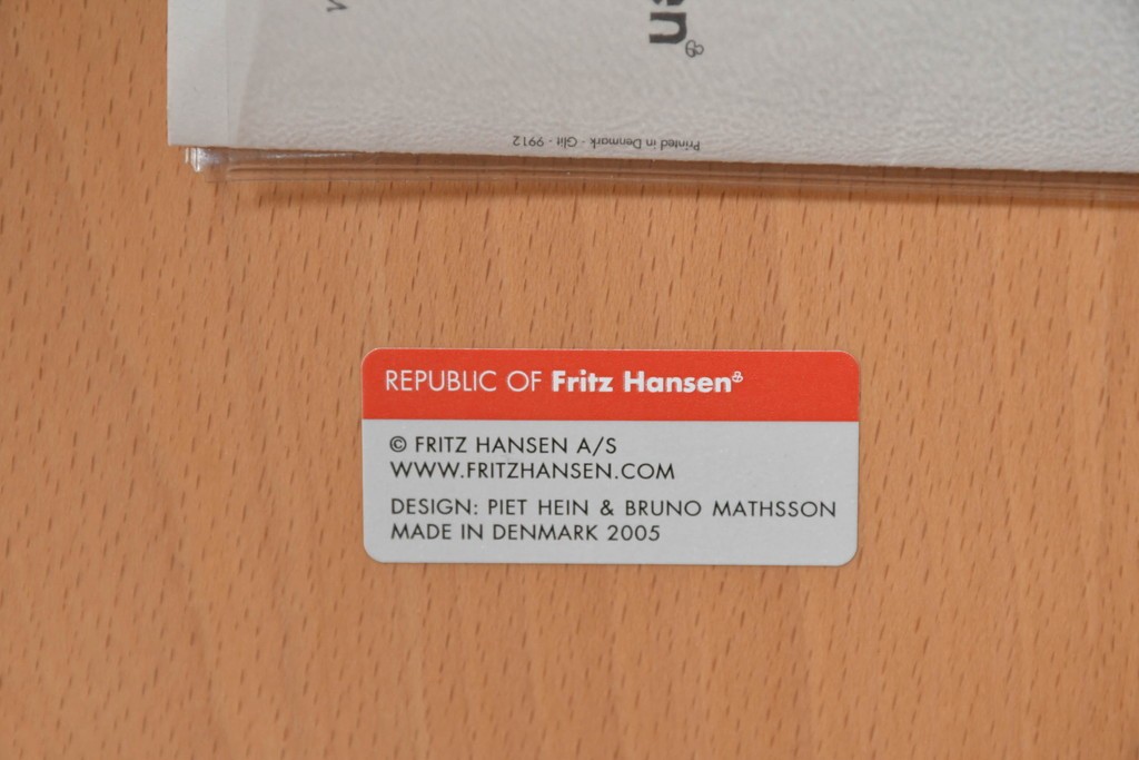 デンマークヴィンテージ　FRITZ HANSEN(フリッツハンセン)　数学的曲線でデザインされたスーパー円テーブル　現行定価約34万円　(R-088999)