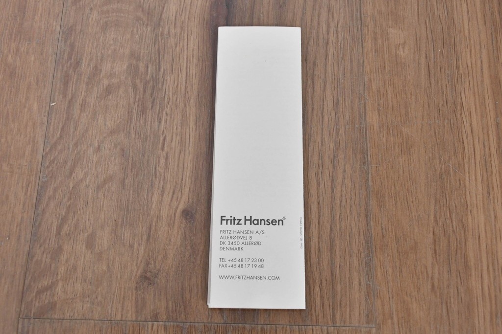 デンマークヴィンテージ　FRITZ HANSEN(フリッツハンセン)　数学的曲線でデザインされたスーパー円テーブル　現行定価約34万円　(R-088999)