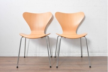 中古　美品　FRITZ HANSEN(フリッツハンセン)　ビーチ材　SERIES 7(セブンチェア)　ナチュラルなダイニングチェア2脚セット　現行定価2脚で約14万円　(R-089000)