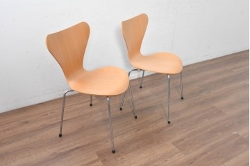 中古　美品　FRITZ HANSEN(フリッツハンセン)　ビーチ材　SERIES 7(セブンチェア)　ナチュラルなダイニングチェア2脚セット　現行定価2脚で約14万円　(R-089000)
