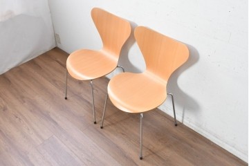 中古　美品　FRITZ HANSEN(フリッツハンセン)　ビーチ材　SERIES 7(セブンチェア)　ナチュラルなダイニングチェア2脚セット　現行定価2脚で約14万円　(R-089000)