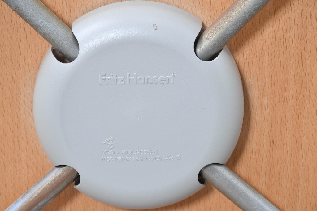 中古　美品　FRITZ HANSEN(フリッツハンセン)　ビーチ材　SERIES 7(セブンチェア)　ナチュラルなダイニングチェア2脚セット　現行定価2脚で約14万円　(R-089000)