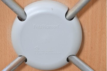 中古　美品　FRITZ HANSEN(フリッツハンセン)　ビーチ材　SERIES 7(セブンチェア)　ナチュラルなダイニングチェア2脚セット　現行定価2脚で約14万円　(R-089000)