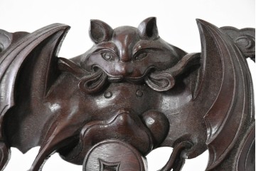 アジアンヴィンテージ　上手物　花梨材に彫刻と螺鈿細工が美しく映えるオリエンタルな変わりデザインキャビネット　(R-089001)