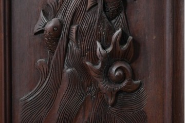 アジアンヴィンテージ　上手物　花梨材に彫刻と螺鈿細工が美しく映えるオリエンタルな変わりデザインキャビネット　(R-089001)