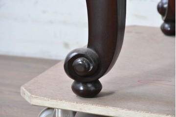 アジアンヴィンテージ　上手物　花梨材に彫刻と螺鈿細工が美しく映えるオリエンタルな変わりデザインキャビネット　(R-089001)