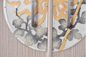 中古　伝統工芸士　田澤謙介作　菊文様の金具が上品な加茂総桐箪笥　(R-089003)