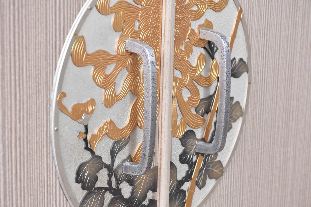 中古　伝統工芸士　田澤謙介作　菊文様の金具が上品な加茂総桐箪笥　(R-089003)