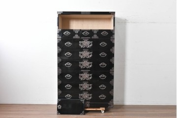 中古　岩谷堂箪笥　手打ち金具　総漆塗り　菊文様の金具が存在感を放つ和箪笥　定価約240万円　(R-089004)