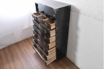 中古　岩谷堂箪笥　手打ち金具　総漆塗り　菊文様の金具が存在感を放つ和箪笥　定価約240万円　(R-089004)