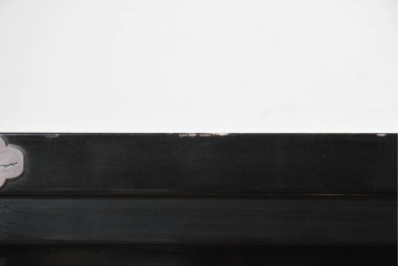 中古　岩谷堂箪笥　手打ち金具　総漆塗り　梅・松の金具が上品なローボード　(R-089005)