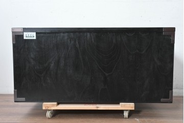 中古　岩谷堂箪笥　手打ち金具　総漆塗り　梅・松の金具が上品なローボード　(R-089005)