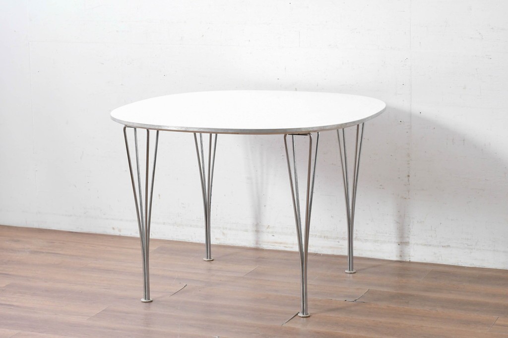中古　FRITZ HANSEN(フリッツハンセン)　数学的曲線でデザインされたスーパー円テーブル　現行定価約34万円　(R-089008)
