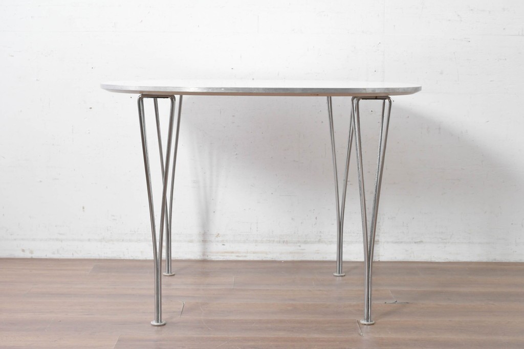 中古　FRITZ HANSEN(フリッツハンセン)　数学的曲線でデザインされたスーパー円テーブル　現行定価約34万円　(R-089008)