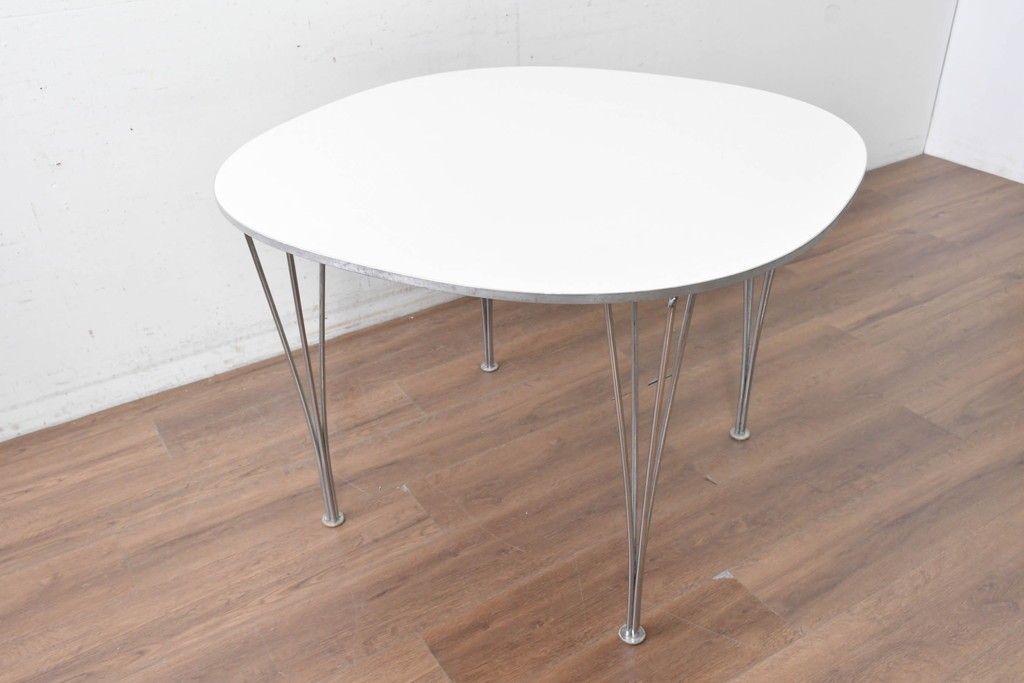中古　FRITZ HANSEN(フリッツハンセン)　数学的曲線でデザインされたスーパー円テーブル　現行定価約34万円　(R-089008)